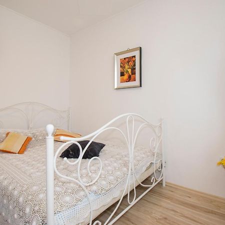 Appartement Studio Gabi, Premantura Extérieur photo